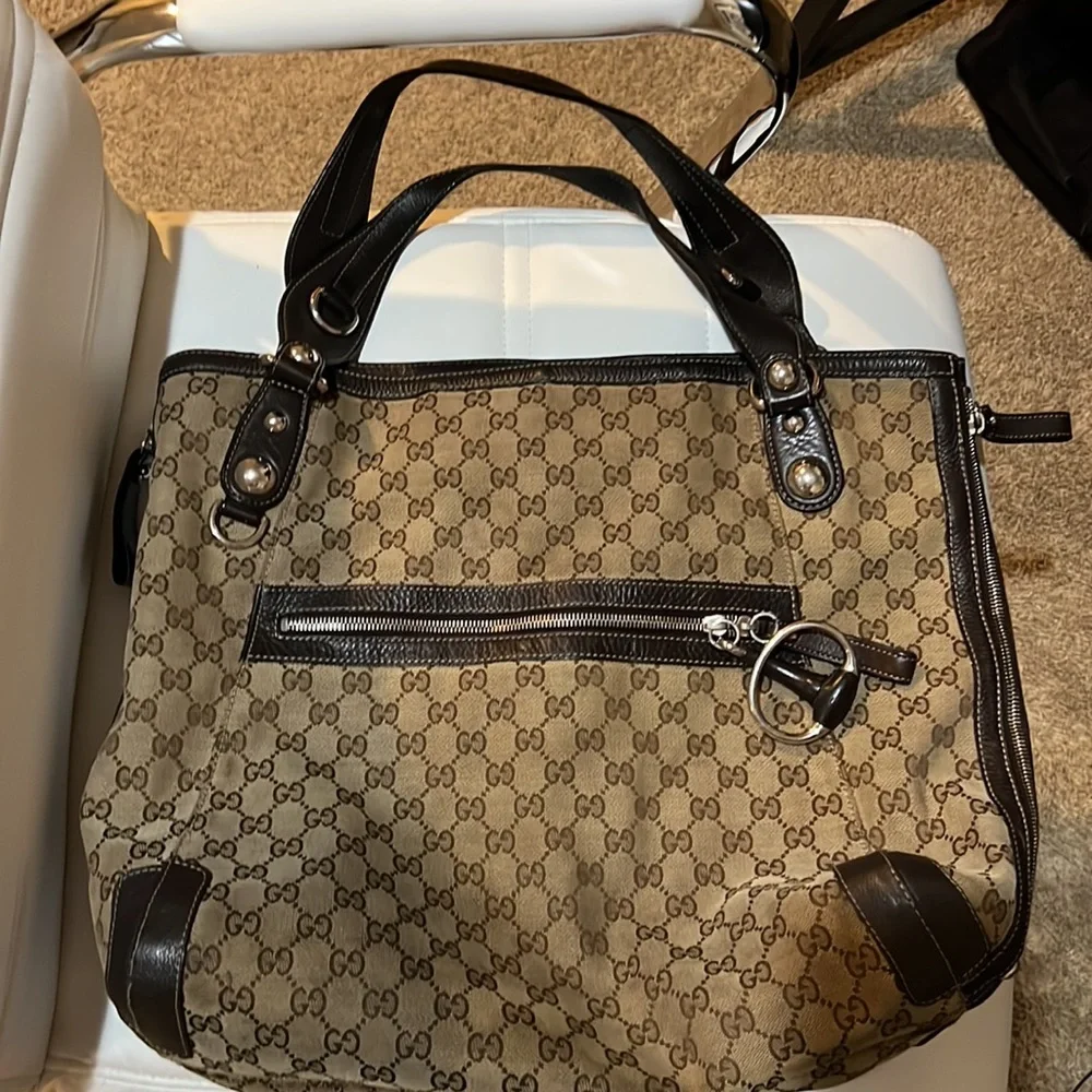 AUTHENTIC! Very good condition Gucci tote - Picture 2 of 11
